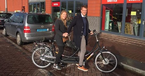 24-hour bakfiets or tandem rental with coffee in Amsterdam